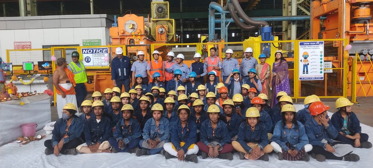 VijaySinha_HR's tweet photo. Proud moment to start all #women shop CTL 8 at #Vijayanagar @jswsteel on the occasion of #IWD. #TheJSWGroup #Diversity #inclusion @SangitaSJindal https://t.co/M66eYB1JUW