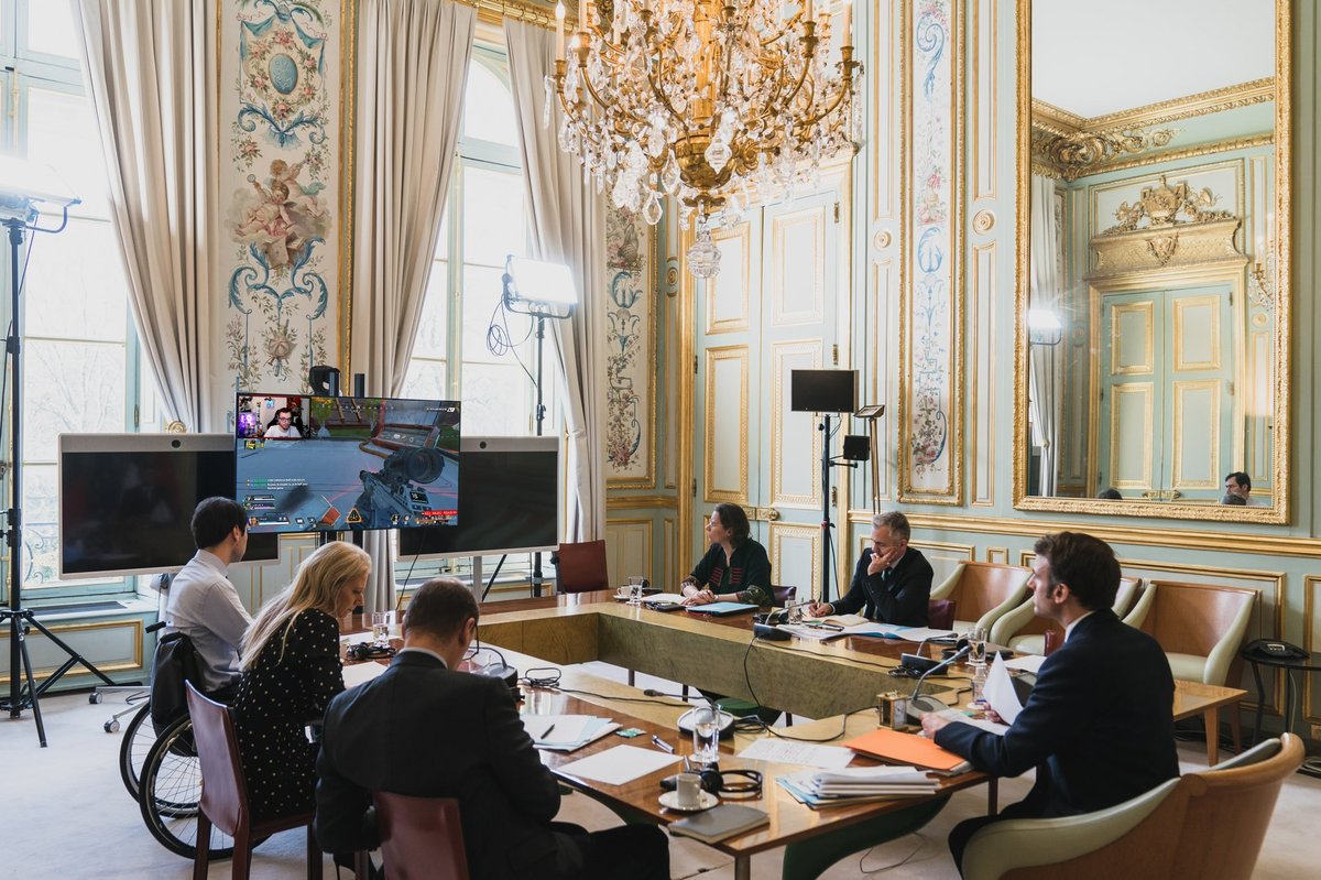 valdoz2000's tweet photo. Cher @EmmanuelMacron , avez vous vu le skill de notre ami @Chilly_Corp  ??? https://t.co/8HvYNBNzgj