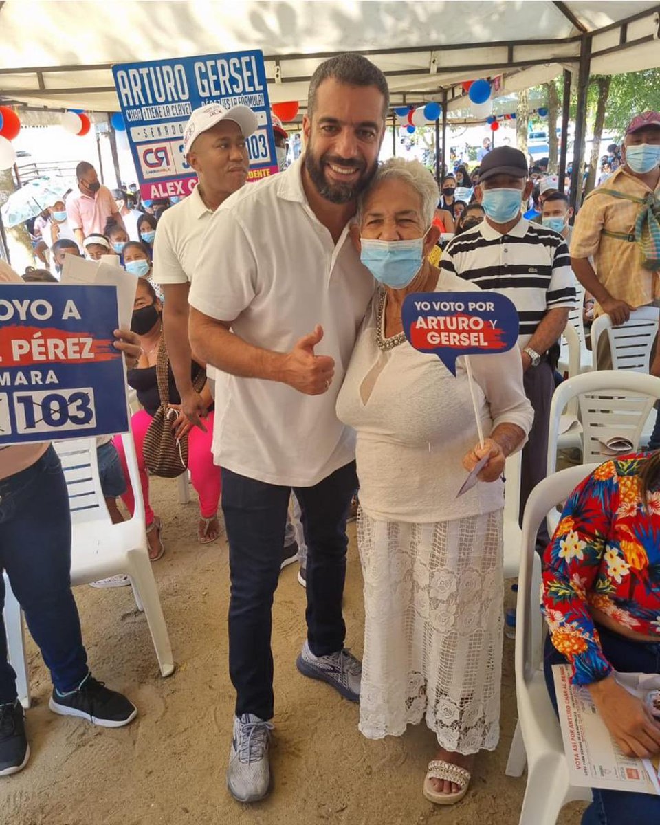 ArturoCharC's tweet image. Soy muy afortunado de estar acompañado en mi recorridos de mujeres admirables. !GRACIAS! Porque sin su apoyo incondicional, no lograríamos nuestras metas.  Por eso seguiremos trabajando desde el Congreso por la igualdad de oportunidades para todas. ¡Feliz día de la Mujer! #CR3