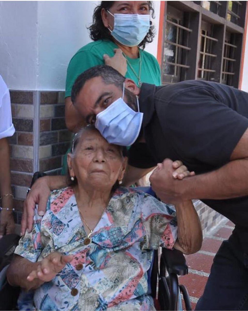 ArturoCharC's tweet image. Soy muy afortunado de estar acompañado en mi recorridos de mujeres admirables. !GRACIAS! Porque sin su apoyo incondicional, no lograríamos nuestras metas.  Por eso seguiremos trabajando desde el Congreso por la igualdad de oportunidades para todas. ¡Feliz día de la Mujer! #CR3