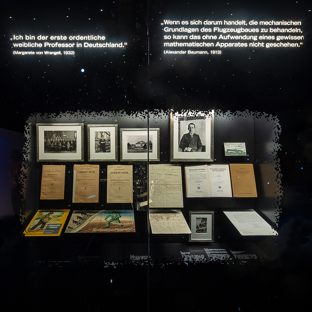 AT_BRUECKNER's tweet photo. "We ask for science and responsibility, for approaches to solutions for future questions"
– Curator Dr. Immo Wagner-Douglas
The "Science and Research" area in the @hdgbw has been redesigned and rebuilt by ATELIER BRÜCKNER.
#ATB25 #HausDerGeschichte #Science #Research #BW https://t.co/6LXBBllnmR