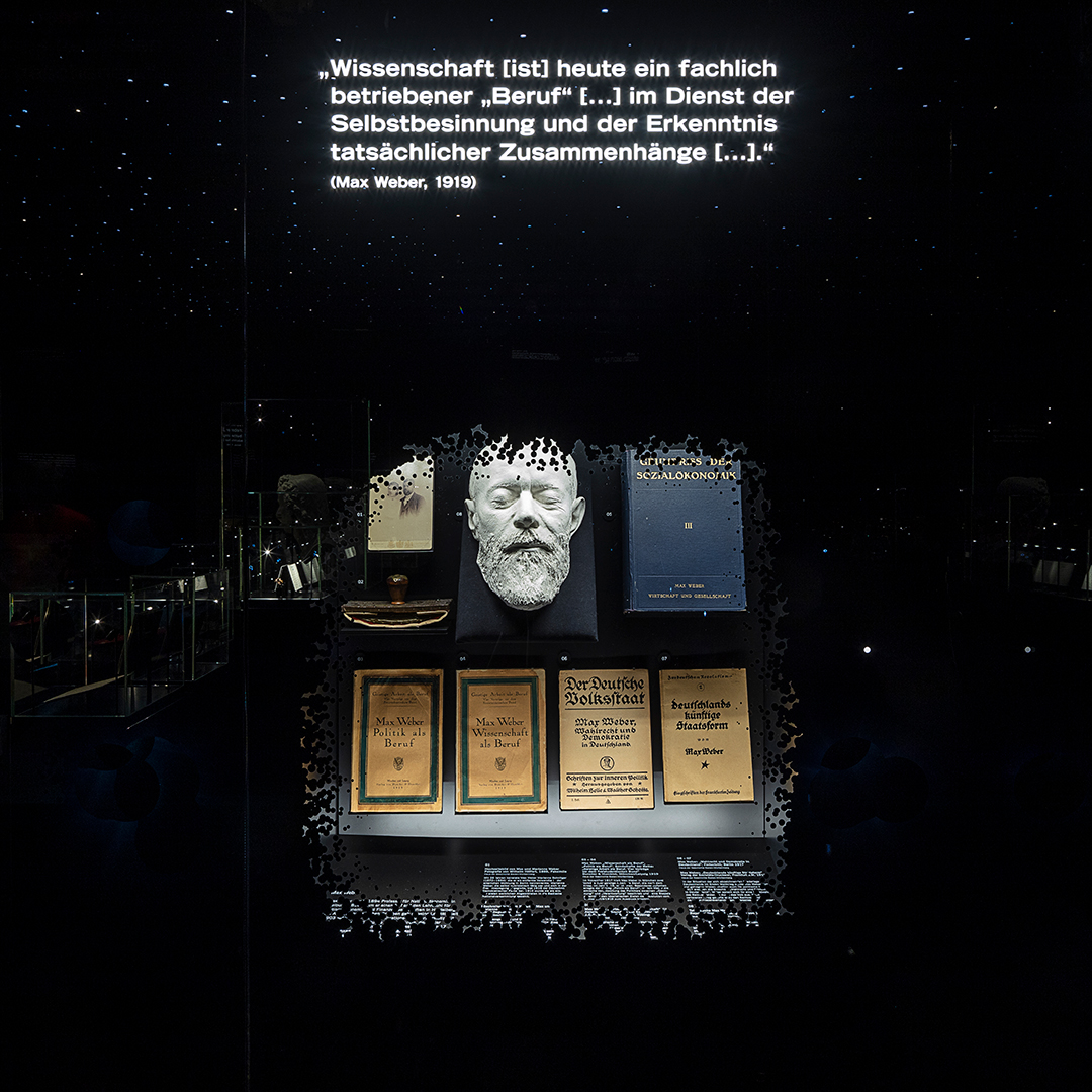 AT_BRUECKNER's tweet photo. "We ask for science and responsibility, for approaches to solutions for future questions"
– Curator Dr. Immo Wagner-Douglas
The "Science and Research" area in the @hdgbw has been redesigned and rebuilt by ATELIER BRÜCKNER.
#ATB25 #HausDerGeschichte #Science #Research #BW https://t.co/6LXBBllnmR
