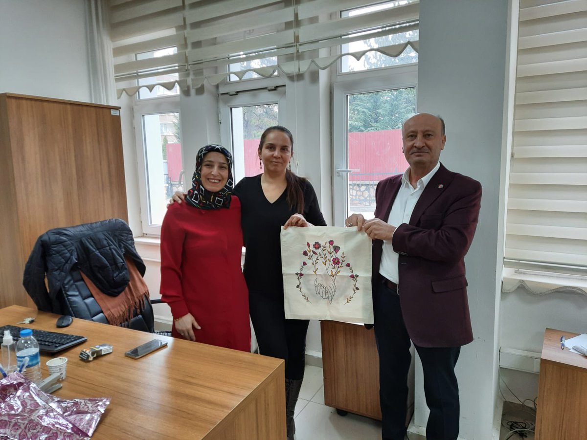 Emekleri, sevgi dolu yürekleri ve fedakarlıklarıyla dünyamızı güzelleştiren, iyilik, merhamet ve şefkatleriyle insanlığın umudunu yeşerten; aile ve toplum yapımızın temel direği olan  tüm Kadınlarımızın 8 Mart Dünya Kadınlar Günü kutlu olsun.#büromemursen #8martdunyakadinlargunu