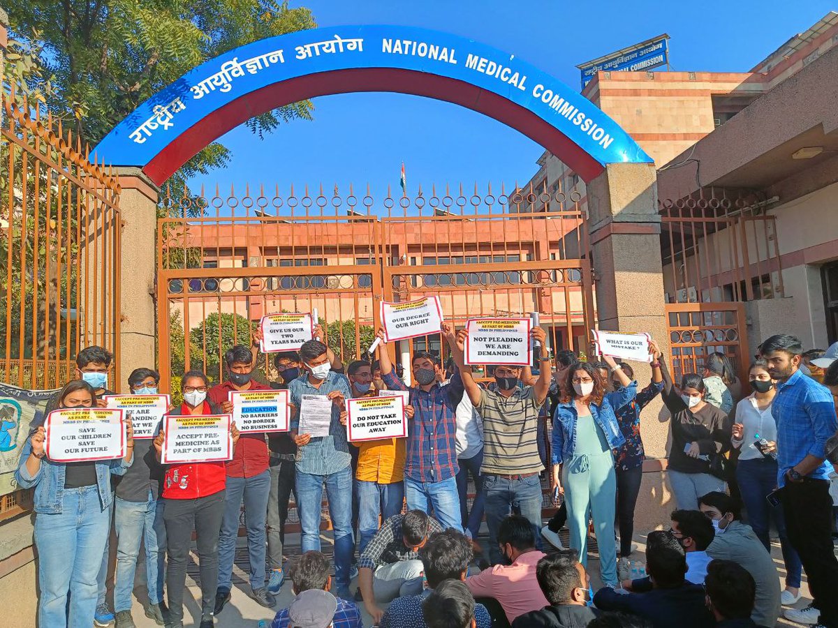 official_aimsa's tweet photo. Despite of every effort of contact to @NMC_IND , doubts of students are not being cleared and students are forced to stand outside for whole day.
@mansukhmandviya
@MoHFW_INDIA @ANI
@ravishndtv @ndtvindia @PMOIndia
#nmcinjustice
#NMCINJUSTICE https://t.co/KCm10WHnAm