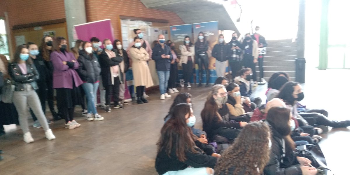 La facultad de Ciencias Sociales de Talavera de la Reina se ha sumado a la celebración del 8M con una jornada musical en la que ha participado Rafael Sanchez que actua bajo el nombre de <a href="/Fabricanciones/">Rafa Sánchez</a> y hemos preparado entre todos y todas una canción reivindicativa de este Dia.