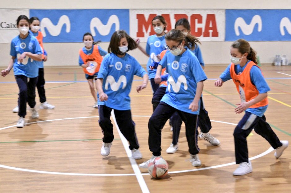 josecadelgado's tweet photo. Ellas. Sandra y María. En @InterMovistar #MovistarInterFS. Por su valía y compromiso. Por lealtad a unos VALORES de Club que son comunes para tod@s. Por nuestras chicas del Féminas, que siguen abriéndose hueco. Y la #GiraMovistarMegacracks, el mayor evento de igualdad. https://t.co/PTCZOhwqzm
