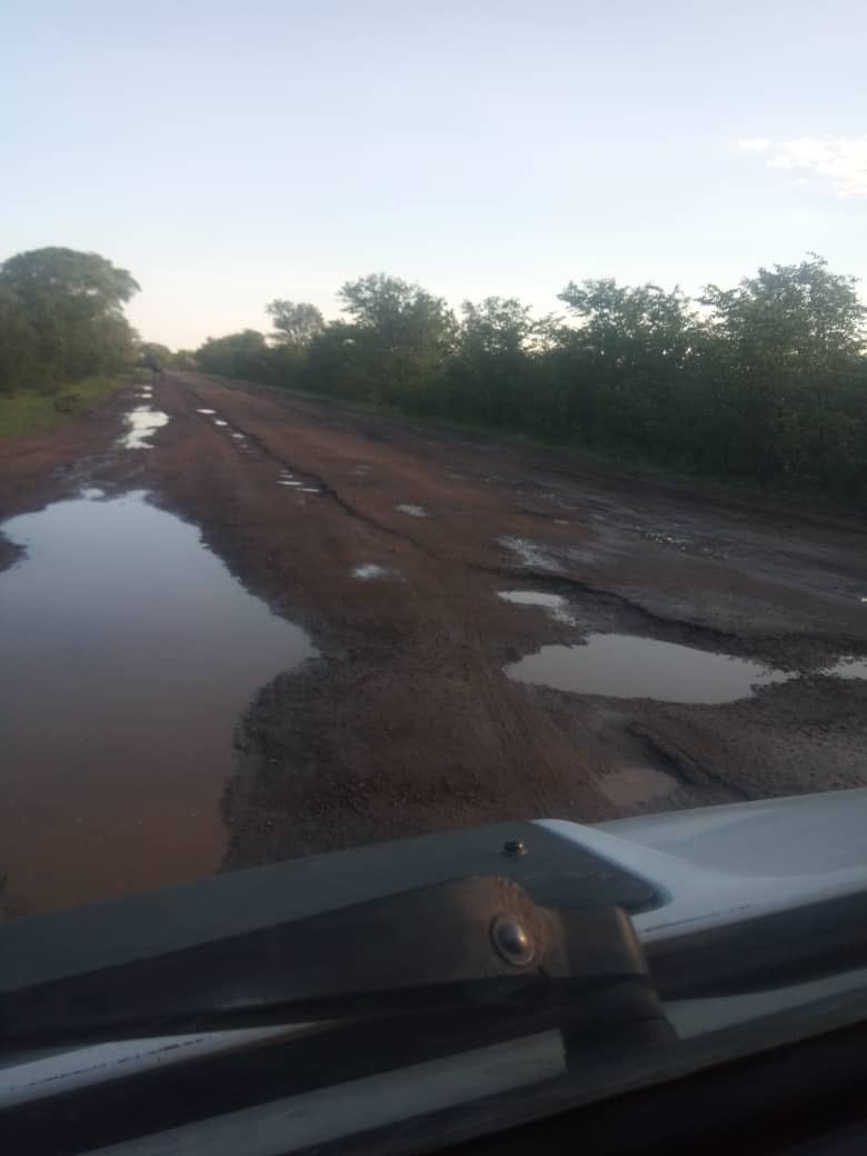 MercedesSiband3's tweet photo. @zanupf_patriots This is Bulawayo - Tsholotsho road that's why that you guys fail to bus people from different places coz akula mgwaqo liyazini nge change lina elikwaziyo yikudiliza https://t.co/AUVMmMkPoC