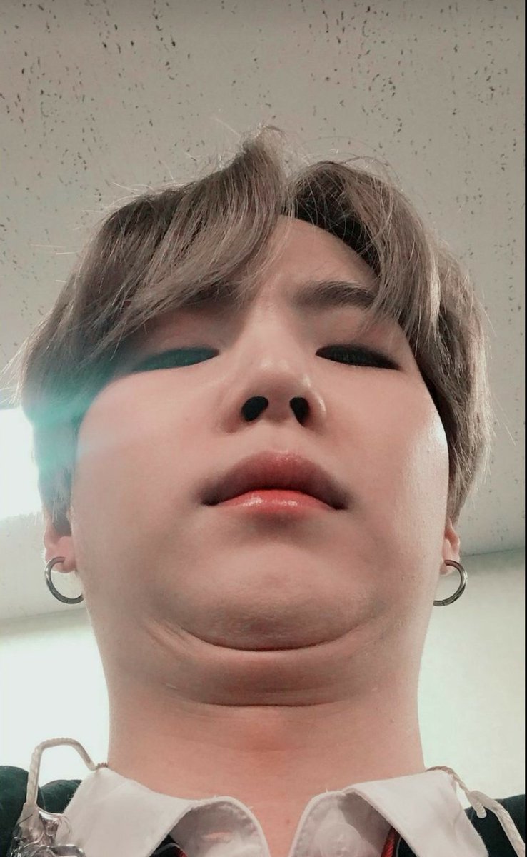 Golden_Ace97004's tweet photo. تولدت مبارک شوگولی💜
#OurFirstLoveSUGA 🎂
#ThatSameMoonlight 🎊
#OurGeniusMinPD 🎈
@BTS_twt https://t.co/BBeuRndY1w