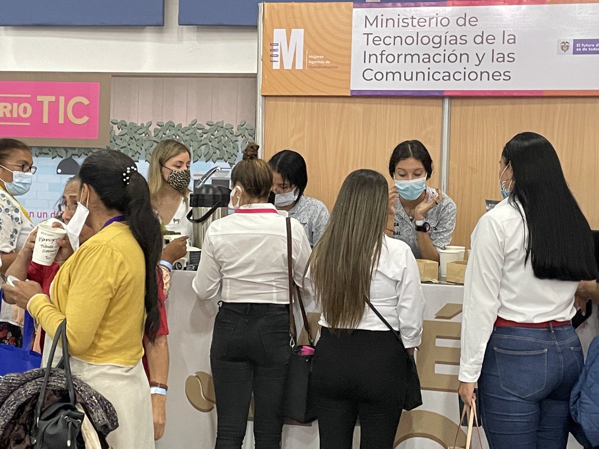 lftamayob's tweet photo. Hoy estamos en compañía de nuestra directora de apropiación TIC María Fernanda Ardila en el centro de convenciones expofuturo #ForosM @Nicolas_TorresB #MinTIC #FomentoRegional@ @Alcaldiapereira @Gob_Risaralda https://t.co/OnbqMuV0g9