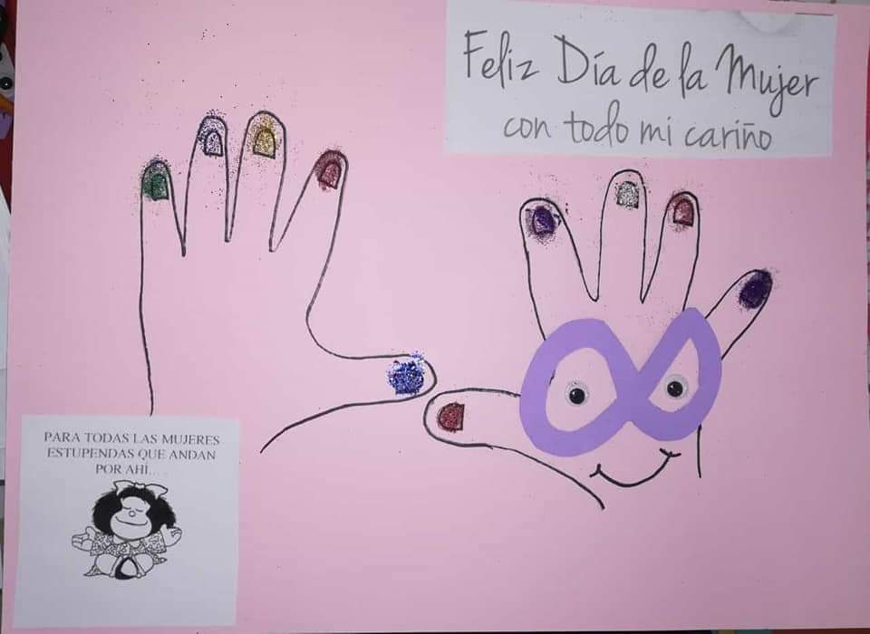 CEIPGuadalupe's tweet photo. #ObjetivoIgualdad 
Hoy en de 3 años, hemos disfrutado de la compañía de tres súper mujeres.Nos han contado el cuento "Vivan las uñas de colores".
 Nos han pintado las uñas y hemos realizado un trabajo, destacando el Día Internacional  de la Mujer.@cprtrujillo @InnovacionForm https://t.co/9imrcfarqw