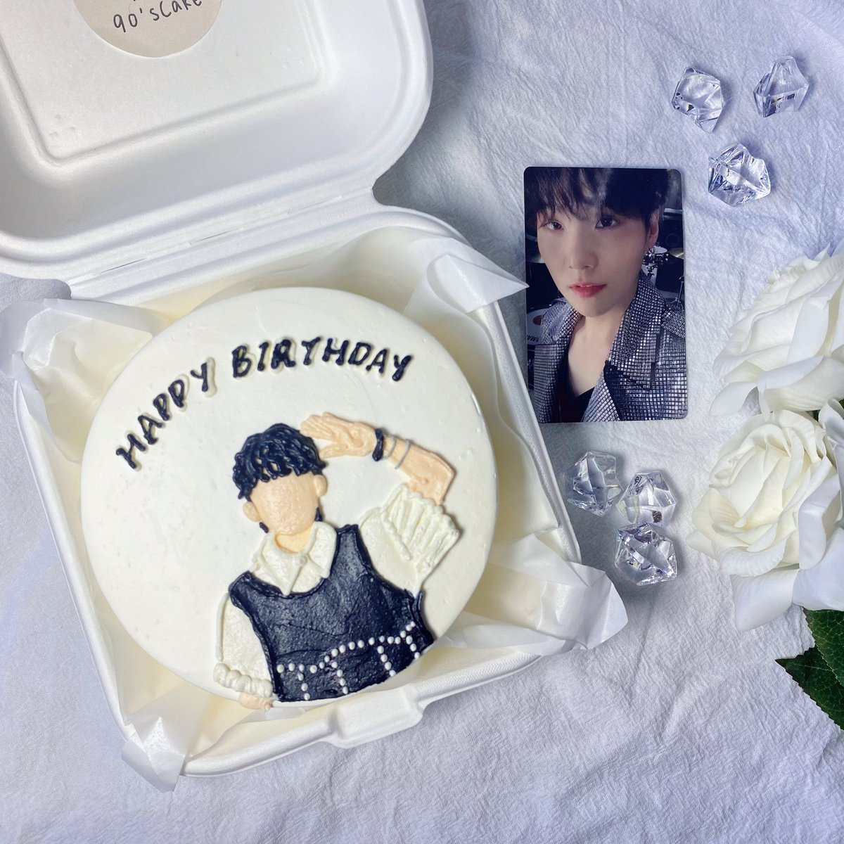 Joeytsui4's tweet photo. ᴅ-ᴅᴀʏ ᴛᴏ sᴜɢᴀ ʙɪʀᴛʜᴅᴀʏ
ʜᴀᴘᴘʏ ʙɪʀᴛʜᴅᴀʏ ᴛᴏ ᴍʏ ʙᴏʏ ❤️🎂
-
#bts #방탄소년단 #suga #슈가 #민윤기 #민슈가 #閔玧其 #小卡 #bts周邊 #bts小卡 #cake #ovaltine #birthday #슈가생일ㅊㅋ https://t.co/wdgk6UIr5H