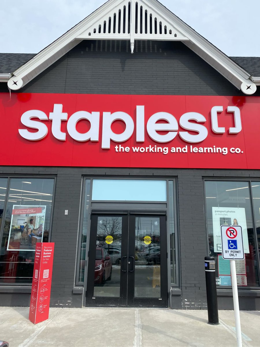 GeldaKrishna's tweet photo. #EcoTip: 
Dropped off some dud stationary to a  @StaplesCanada here in @cityofguelph - love that they offer special #recycling for these writing utensils and stationary ☺️

And feels great to help divert these items from the landfill 🌱 https://t.co/Ip7WxBpUU9
