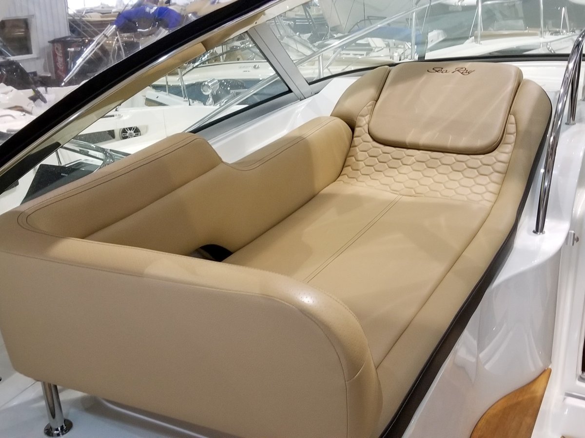 walstrommarine's tweet photo. Check out this ✨New Listing ✨! This is a 2018 Sea Ray Sundancer 350. Take a look at the full listing here: https://t.co/vIXl0N8J2W
To schedule a showing call Scott at 231-437-0103.

#sundancer #charlevoix #bayharbor #searayboats #boatmich #cruiser https://t.co/GdNasLTddu