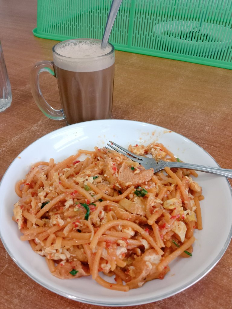 Yanti_Jlov's tweet photo. Menu terbaik saat hujan deras menerjang... https://t.co/4fkXY01pcz