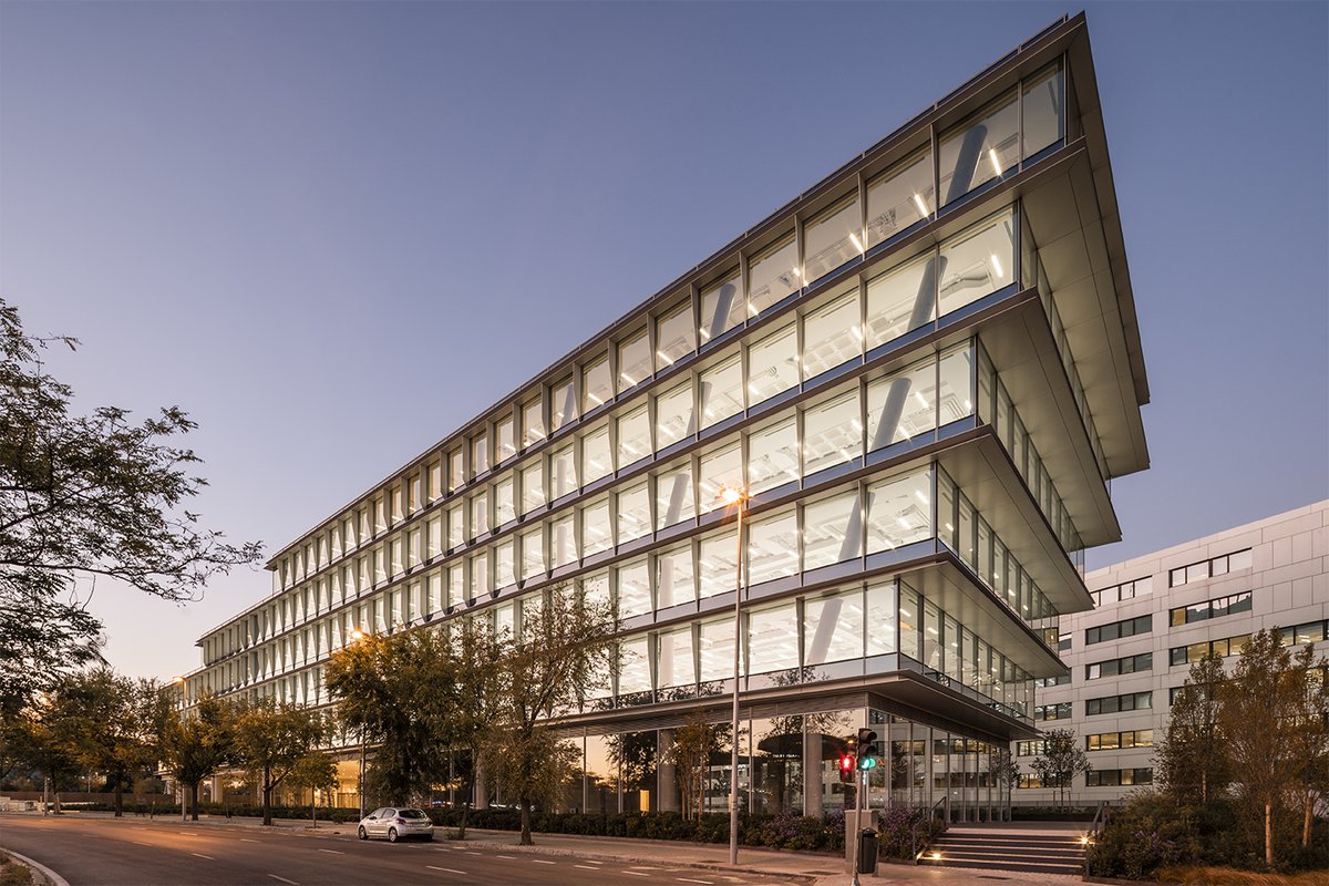 Reportaje de Puerto de Somport, nuevo edificio de oficinas en Madrid obra de <a href="/bod_tech/">Bod Arquitectura e Ingeniería</a>, <a href="/KohnPedersenFox/">KPF</a> y @ArupGroup 

#fotografiadearquitectura #edificiodeoficinas