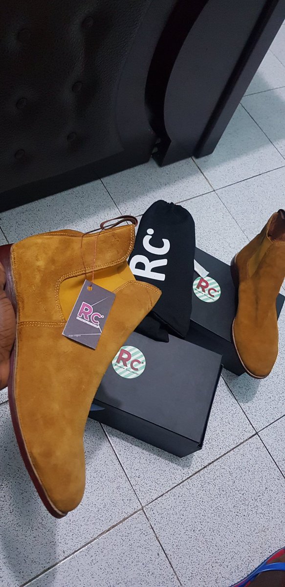 ayoprada's tweet photo. Just to let you know that I still make the best Chelsea Boots in Africa. 

Just a tech company using tech to make boots and other shoes ⁦@RChaussure⁩
#coding https://t.co/GC1sCHM6t0