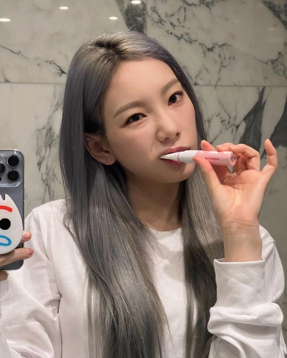 tenX2sin's tweet photo. 수없이 새로울 날이 두렵지 않게  
#IrreplaceableTaeyeonDay
더 깊어 갈 모든 순간
#태연이가_생각나는_그런날 
바라봤던 널 그려 봐 널

태연아 생일 축하해💜 https://t.co/jwbgXTboZv