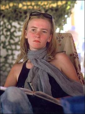 lynnemurphy1's tweet photo. @kelly_welles Rachel Corrie who was crushed to death by Israeli bulldozers while she was attempting to prevent the Israeli army's demolition of Palestinian houses. 
Rachel Aliene Corrie (April 10, 1979 – March 16, 2003). https://t.co/twXWEry05L