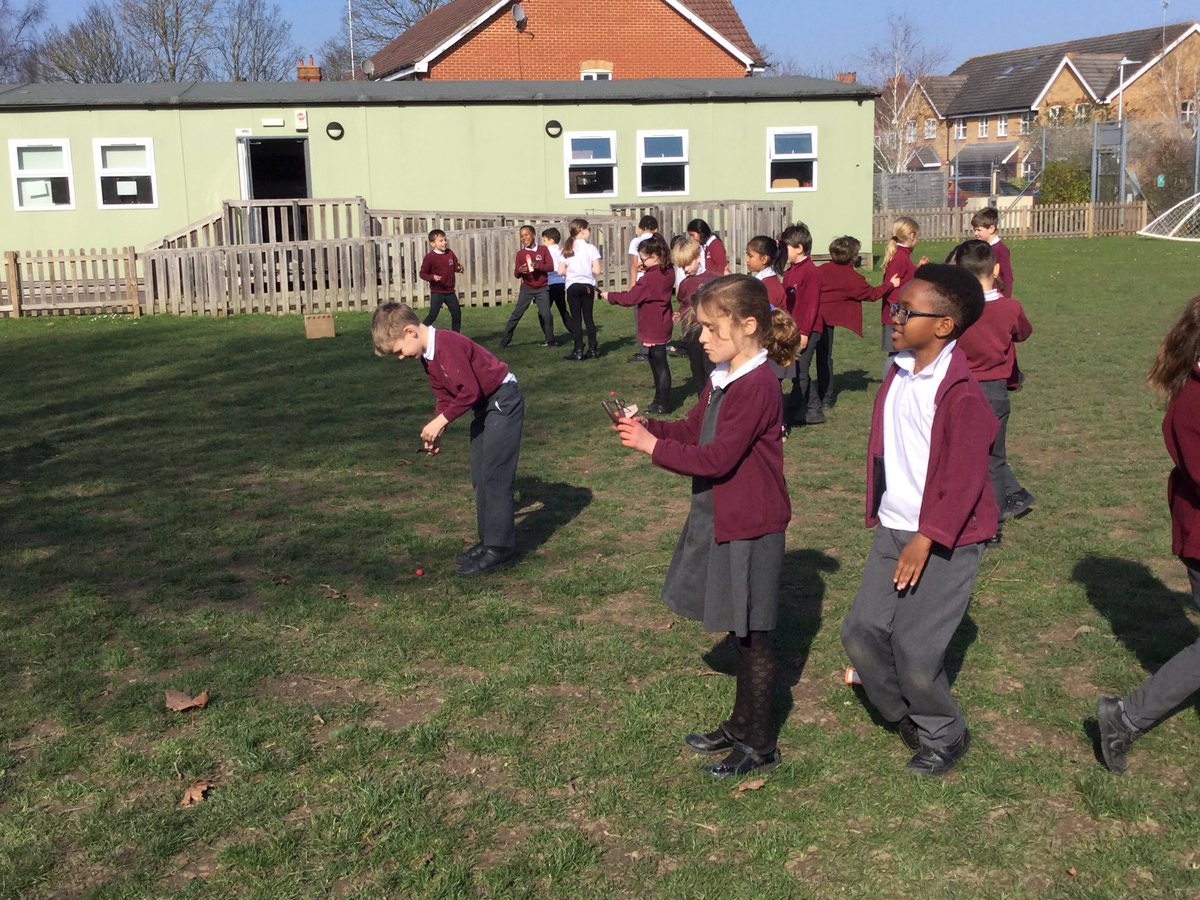 ThamesideSch's tweet photo. GLE have been having lots of fun testing slingshots to investigate how forces make them work, ready for creating our own catapults in DT #GLEtps #DTtps https://t.co/p7YNXvqubO