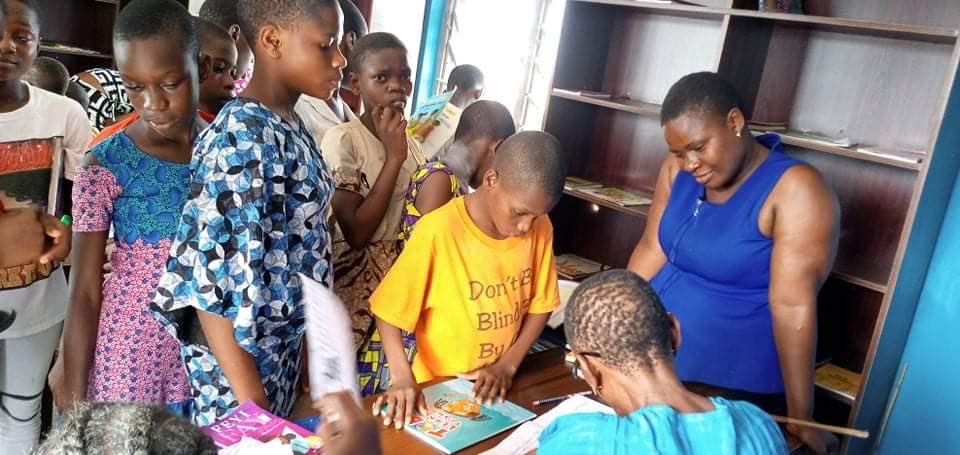 AyaFubaraEneli's tweet photo. Excited to get more books from @PurpleShelves and @theakoBookstore and @BookwormCafeNG. Reading is so magical! #opobolibraryinitiative #emmajohnsondirigowari @OsitaAmakeze we are adding your books too. https://t.co/VIVhIzo08z