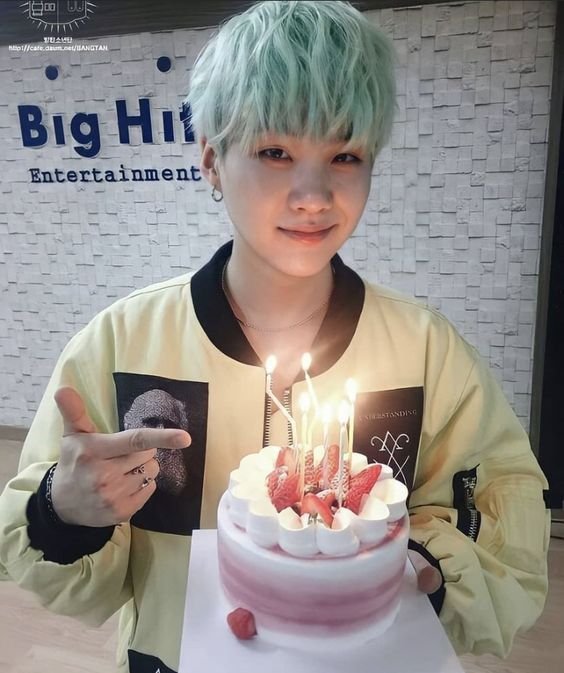 melixycc's tweet photo. Feliz cumpleaños al ser más hermoso y bueno de este mundo.
Yoongi, te amamos mucho.
Gracias por todo, gracias por tus letras que siempre nos consuelan, por tu carácter que nos hace sentir en casa, por tu sonrisa que nos da alegría 😭💜
#HappyBirthdayYoongi https://t.co/rCKIaEU77W