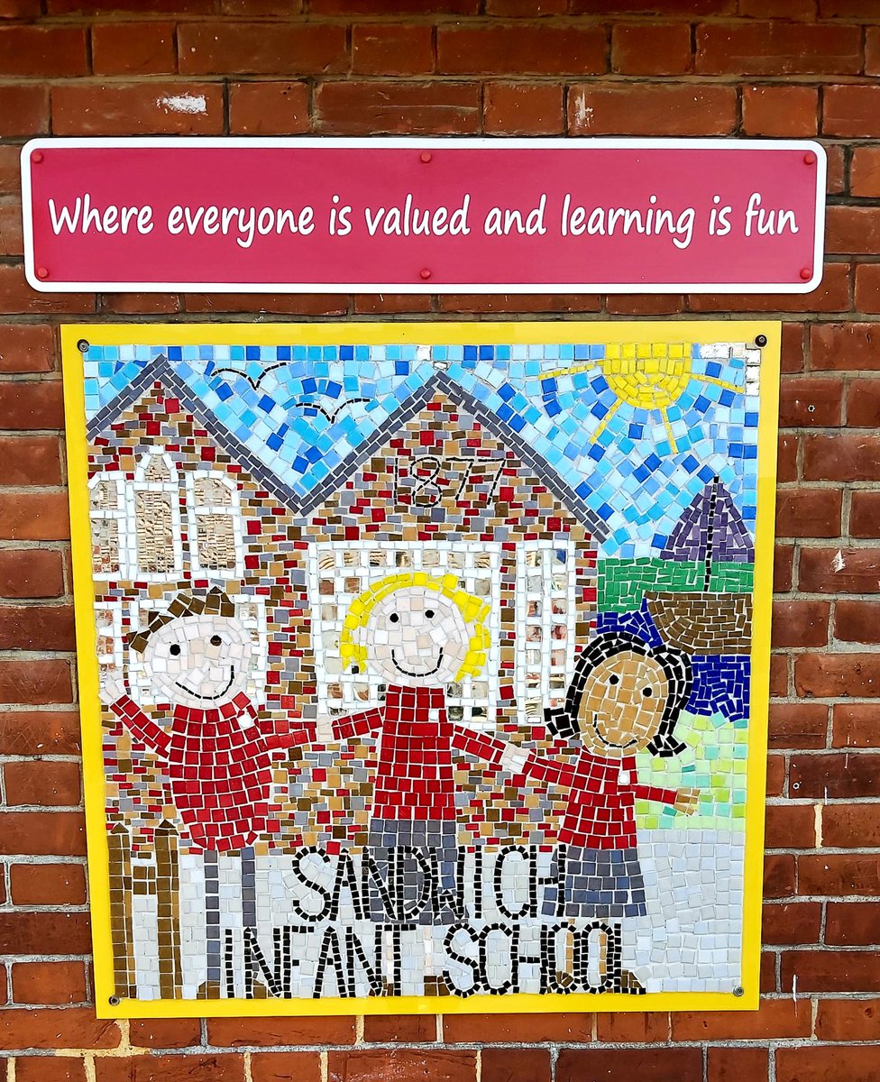 KentPoliceDover's tweet photo. #YouthEngagementOfficer Pollard and #SchoolsOfficer PC Ruddock @sandwichinfants engaging with the children. #HowToKeepSafe #RoleOfThePolice https://t.co/8HHOfHxMLv