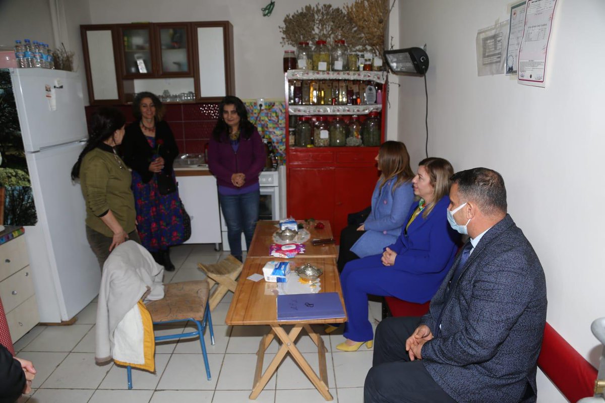 TunceliValiligi's tweet photo. Kadın Yeryüzünde Sevginin,Vefanın ve Fedakarlığın Sembolüdür...

Valimiz Sayın Mehmet Ali Özkan’ın Eşi Arzu Özkan Hanımefendi,8 Mart Dünya Kadınlar Günü vesilesiyle kadın çalışanlarımızı ziyaret ederek günlerini kutladı.

Hanımefendiye ve emeği geçenlere teşekkür ediyoruz.🙏🇹🇷 https://t.co/Fjx3ZBm3An