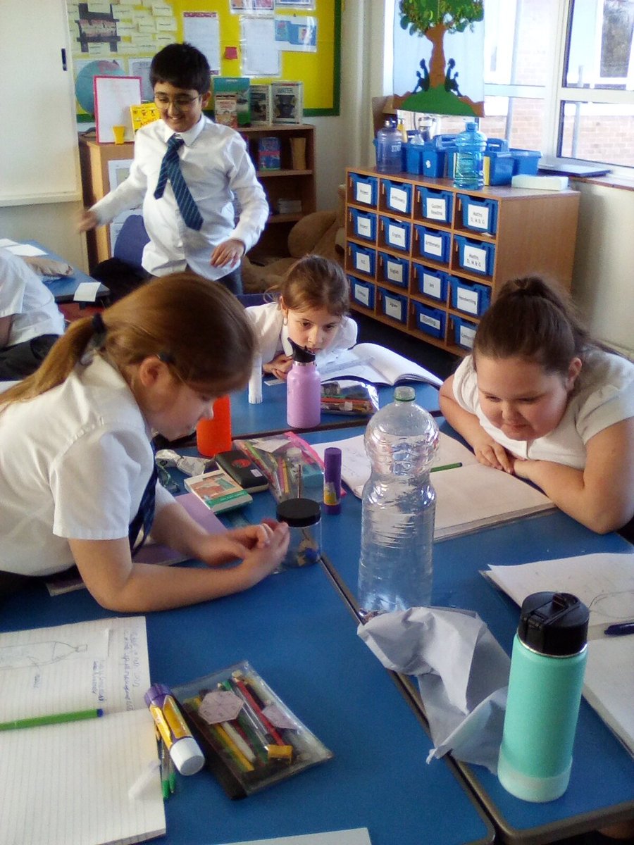 Year 4 have been investigating alien potions!
amazon.co.uk/photos/share/v…
