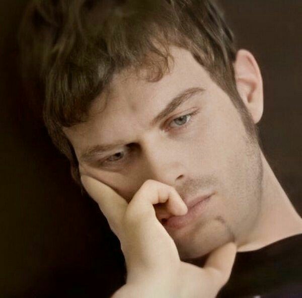 Doktorlar gitsin. 
Mühendisler gitsin. 
Onca yıl emek veren nitelikli insanlar gitsin.Ülkeye giren ne olduğu belirsiz Milyonlarca Afgan ve Suriyeli ile yaşayalım. #GidecekOlanHekimlerDeğil