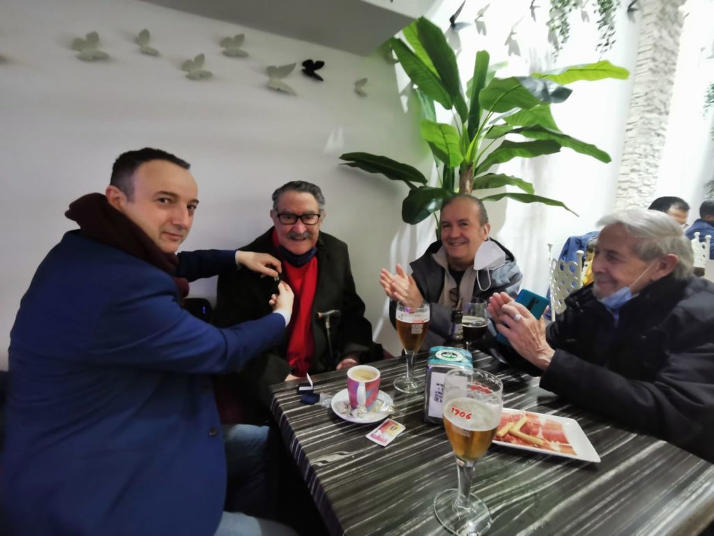 Nueva publicación en Unión de Radioaficionados de Valladolid - (Entrega botón de Plata a Enrique, EA1PC) - ea1urv.es/web/entrega-bo…