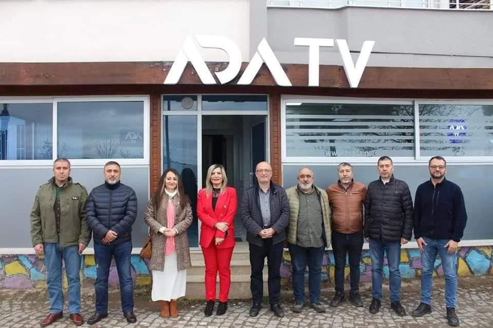 ertugrulkoc52's tweet photo. Demokrat Parti il ve Altınordu İlçe yönetimi olarak

#Ordu #AdaTV yi ziyaret ettik.

Yönetim Kurulu Başkanı Sn #ÇiğdemBekdemir in şahsında tüm ekibine misafirperverliği için teşekkür eder, yayın hayatnda başarılar dileriz.

@DpGultekinUysal @cenginyurt52 @DpOrdu
@_DemokratParti https://t.co/XCa3BfrOkt