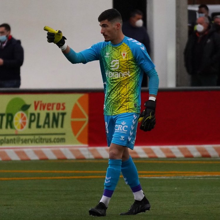 CPglovesES's tweet photo. Voy a por ti 👉 y lo sabes 😜. Enhorabuena a nuestro portero #CPgloves del #RealMurcia @Gallegoo_1 por su debut con el equipo grana ❤️
.
.
.
#zeusoigen
#cpgloves
#realmurcia
#gloves https://t.co/kndnhEHLbH