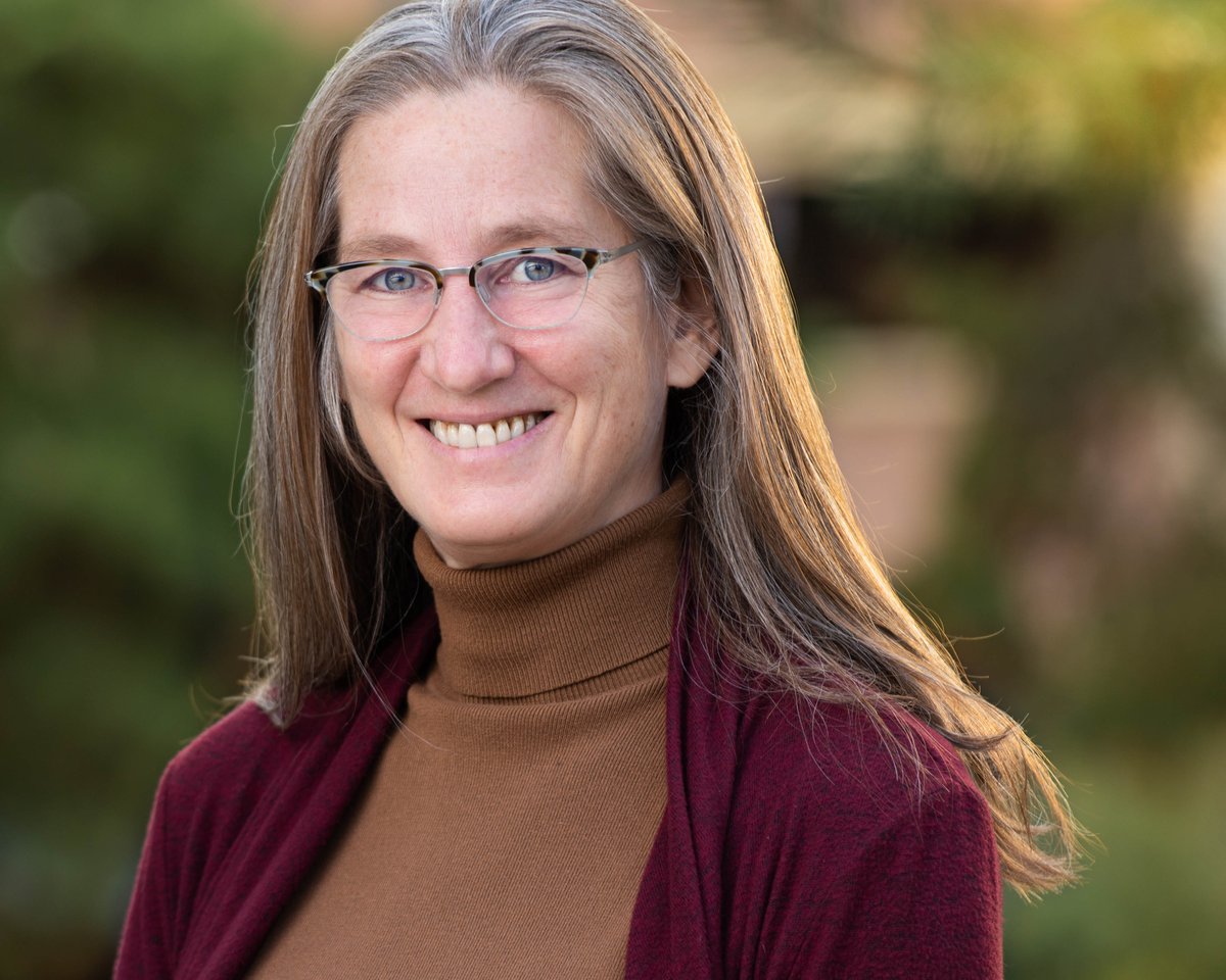 Happy #InternationalWomensDay! We are #UMNProud of our first female department head, @FrancesHomans! Her work ethic, intelligence, and kindness are admired by many! #womenineconomics