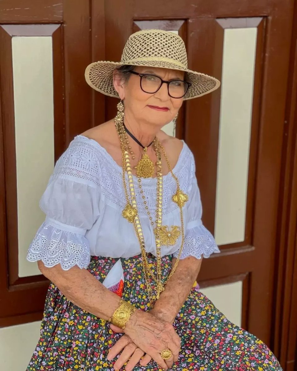 Reposted from @birriadeportiva Ya se a quién salgo guapo😎 🤣🤣, Bella mi Madre agradecido por Dios de tenerla un año más con vida a nuestro lado Felíz Cumpleaños 🎂🎂 vieja, te quiero mucho 😘 
<a href="/BirriaDeportiva/">Birria Deportiva</a>