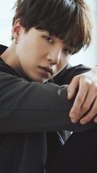 Yuggi12's tweet photo. 사랑하는 민윤기 씨 생일 축하해요 
꼭 행복하세요💜

태어나줘서 정말 고마워요🙏🥰 https://t.co/z87BGyO2pB