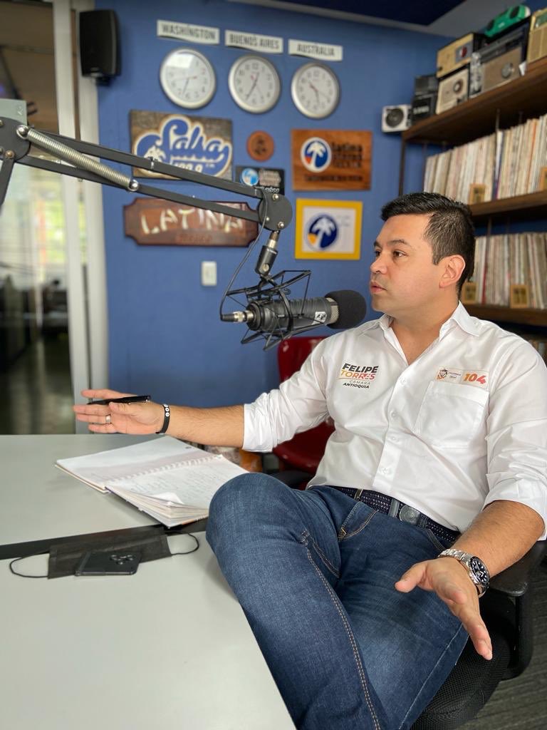 felipetorres104's tweet photo. En #LatinaStereo #Medellin hablamos de la importancia de resaltar a nuestros artistas que tanto fueron afectados por la pandemia. Hagamos todo por su total reactivación económica. #FelipeTorres #104 #representante https://t.co/30jDWRIwpM