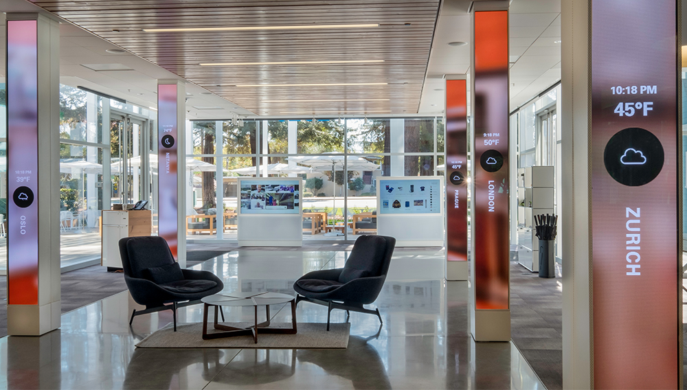 How do you strike a balance between work and play? Emily Webster weighs in on how technology can transform the workplace experience and promote employee wellbeing.  hubs.la/Q014Z8PB0

#WorkplaceDesign #ExperienceDesign