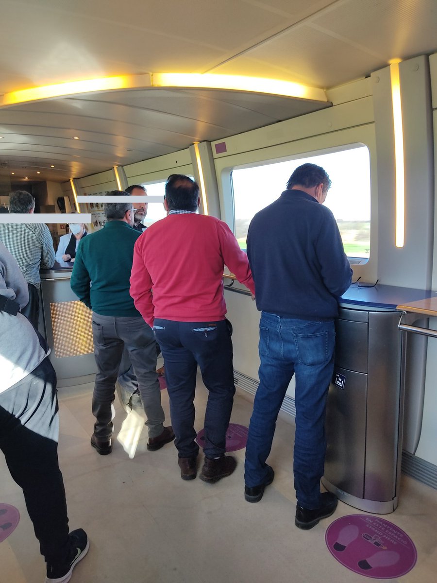 aragonesando's tweet photo. Esta es la realidad en 
@Renfe 
 y ya me he ido de mi asiento por tener alrededor a todo el mundo sin mascarilla y tosiendo. Gracias 
@Inforenfe 
 4 horas de AVE sin poderme sentar https://t.co/5tcY8nSOSY