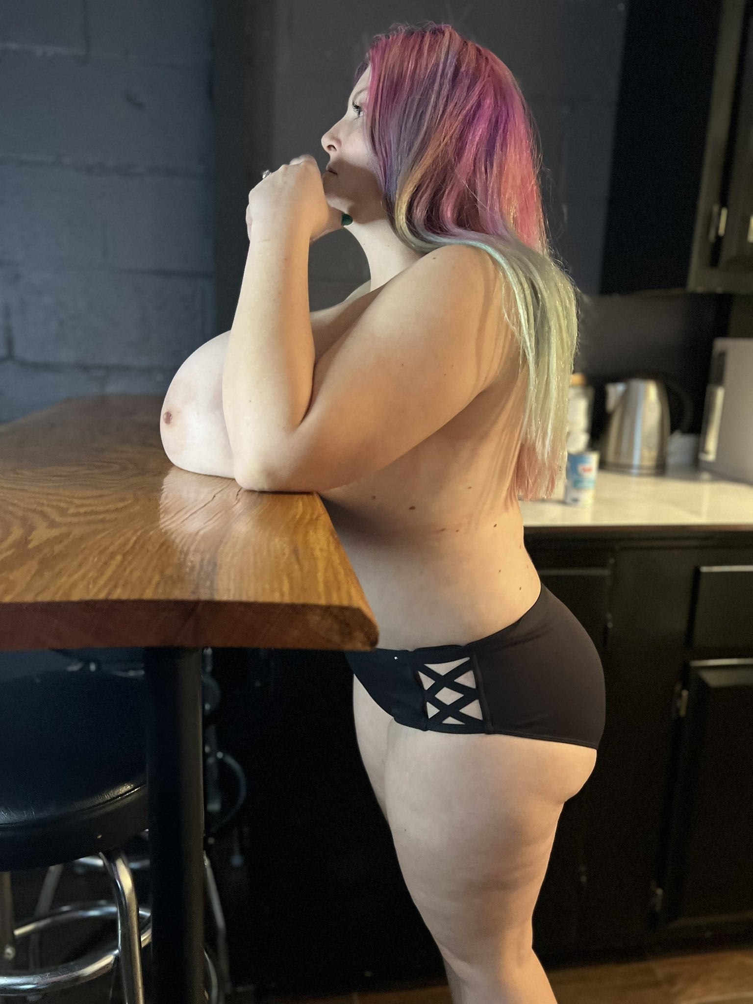 Finally found a bar that fits. 😅 https://t.co/AqF5BSzM3H