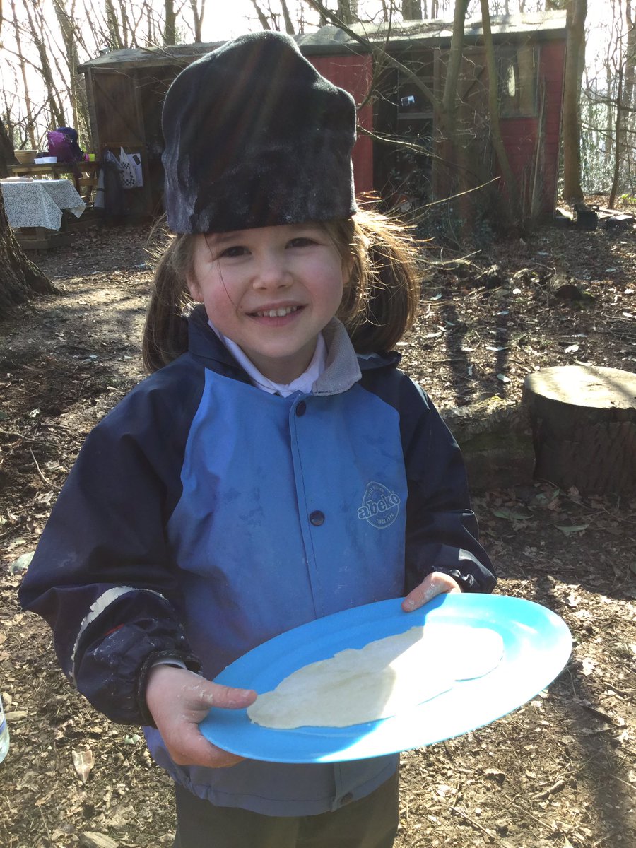 PipersForestSch's tweet image. Year 1 @PipersPrePrep made their own flat bread over the fire 🔥 Delicious! #PipersOutdoors #PipersForest