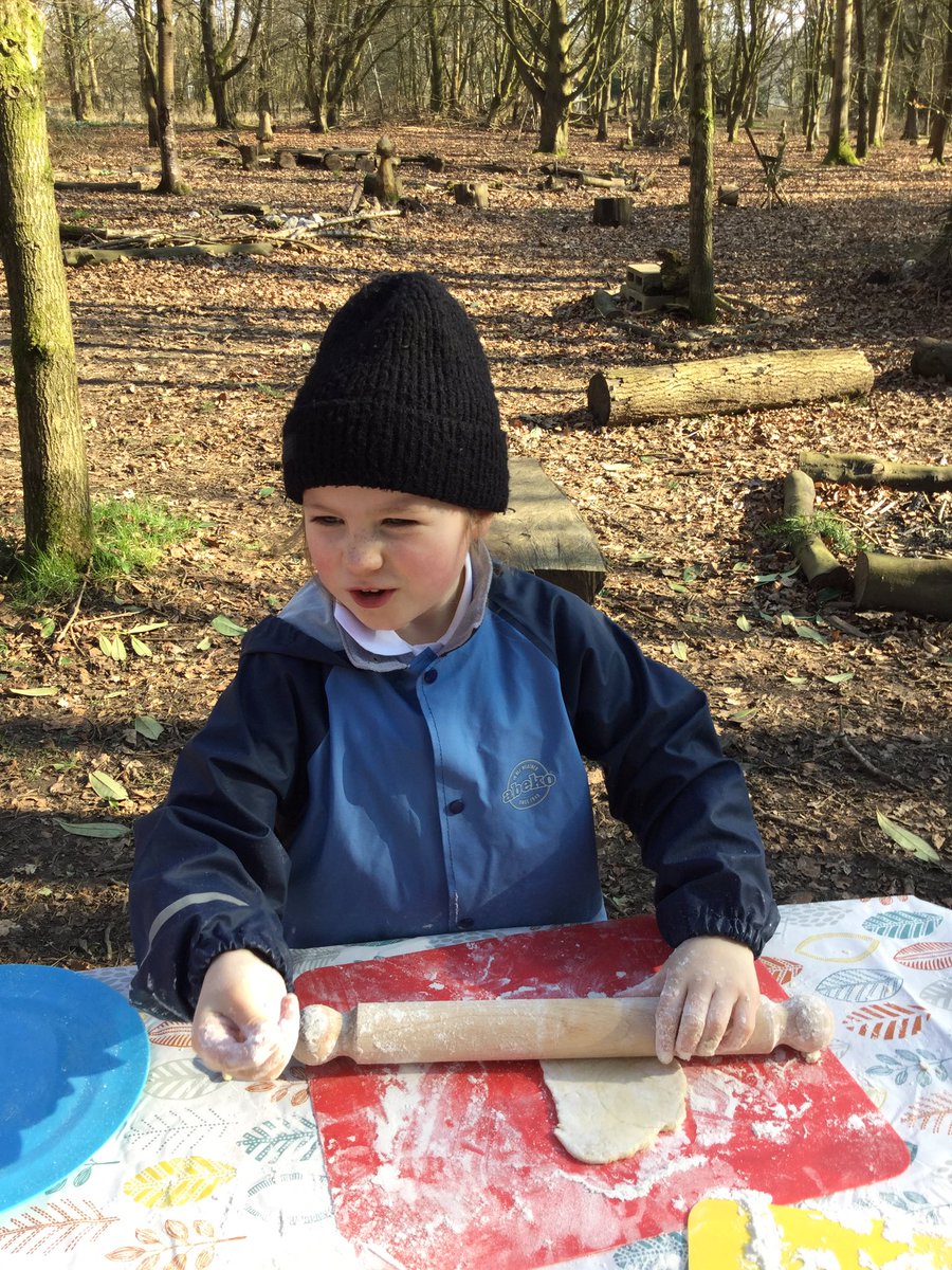 PipersForestSch's tweet image. Year 1 @PipersPrePrep made their own flat bread over the fire 🔥 Delicious! #PipersOutdoors #PipersForest