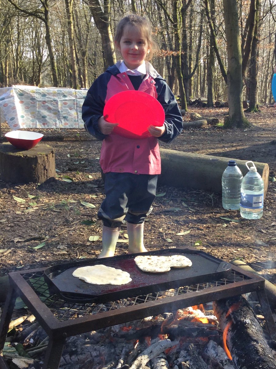 PipersForestSch's tweet image. Year 1 @PipersPrePrep made their own flat bread over the fire 🔥 Delicious! #PipersOutdoors #PipersForest