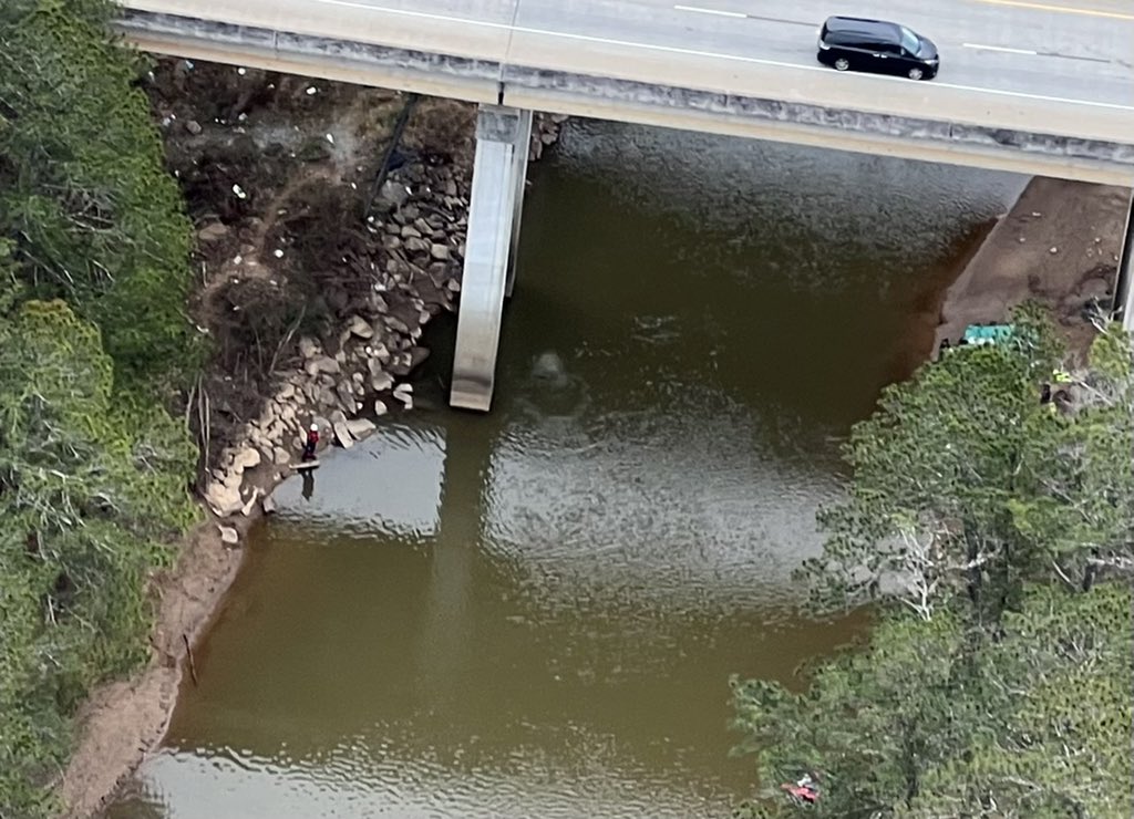 Search and Rescue crews have divers in the water at Olde Rope Mill Park in Woodstock after a woman went into the rain swollen creek overnight. #developing #BreakingNews @cbs46