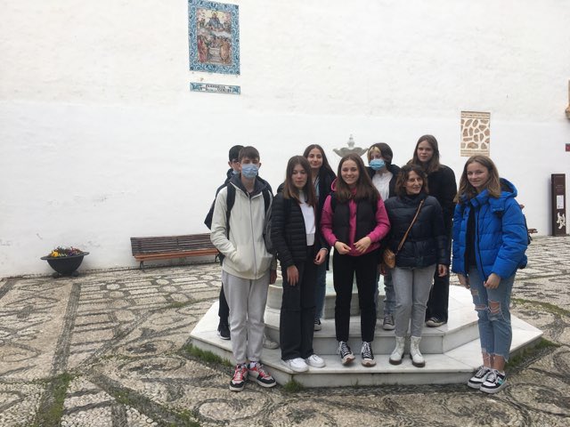 CollegeX2M's tweet photo. @agenceErasmus arrivée sans encombre de nos élèves en Espagne. #ErasmusPlus #Erasmus2022 https://t.co/YZPFJLoHvR