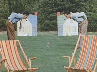 Filme im Schaufenster, 3.-17. März
Love Your Neighbour
Jeden Tag um 18 Uhr zeigt KinoMoabit als Aufruf gegen Krieg und Gewalt Norman McLarens NEIGHBOURS (1952). Danach jeden Tag wechselndes Programm.
tgl. 18-21 Uhr, bei (ehem.) Bardorf Optik, Turmstr. 74