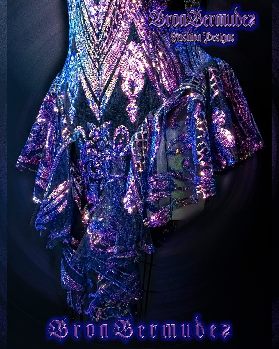 BronBermudez's tweet photo. The “Deviant” Corset (in iridescent) is our most popular.
From the beautiful shape to the many colors it changes into under the light, its just gorgeous.

Designer @BronBermudez https://t.co/Noh9H1LlUi