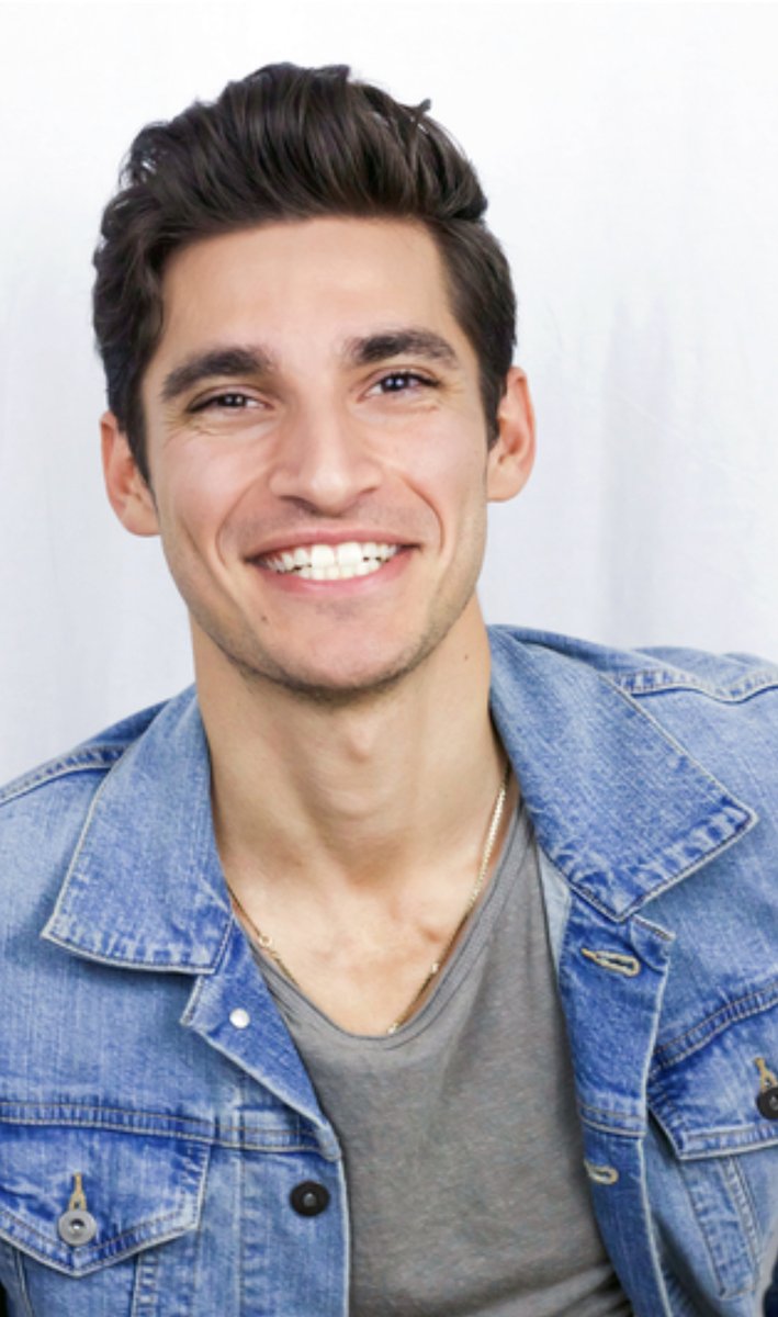 BenzModels's tweet image. Congrats to Vanessa, Bryan and Idan on their commercial booking for a theme park! Way to go 👏🎉🥳