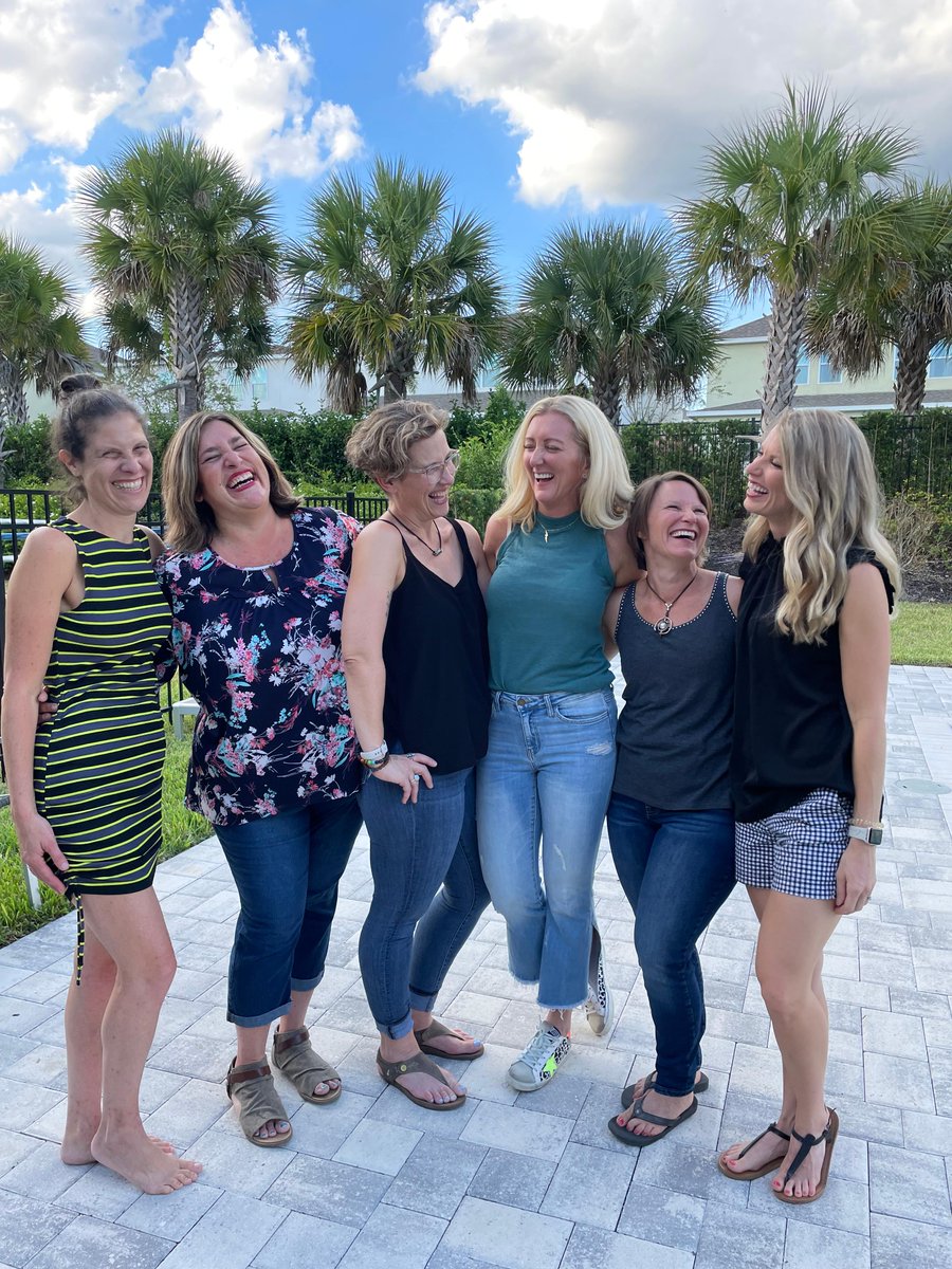 thewellwa's tweet photo. Happy #internationalwomensday 
A big shoutout to the women I work with.  
They show up everyday and work hard to make our dreams work!
Proud to call you friends.
From my Brick and Mortar Wellness Spa to my Virtual Coaches you are all amazing!
#womensupportingwomen #bossladies https://t.co/rlEmq402Mv
