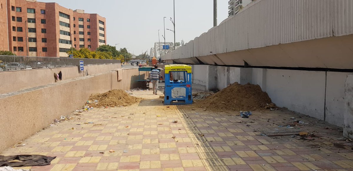 singh_kulwant's tweet photo. @Riteshkumardli @OfficialNBCC @MoHUA_India @HardeepSPuri @Secretary_MoHUA @PMOIndia @PIB_India @PSUSCOPE @dcp_southwest @delhi_sw @tweetndmc @OfficialSdmc @HMOIndia @CMODelhi Existence of unauthorised shops &amp; jhuggis right at entrance of Type5, poses a serious threat to residents. How,entry to jhuggis on both sides of gate,been allowed is beyond our comprehension.U can c hw goons sneak inth complex thru gate during midnight.Who's to b blamed fr mess? https://t.co/WaqJxbG0vd