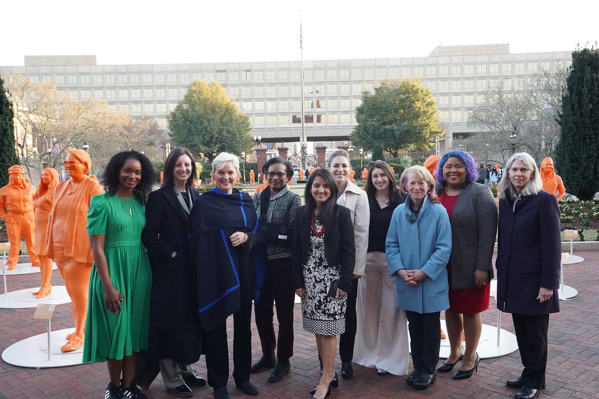 We believe in the power of #STEM role models. <a href="/SecGranholm/">Secretary Jennifer Granholm</a>, <a href="/NNSAHruby/">NNSA Administrator</a>, <a href="/BrendaMallory46/">Brenda Mallory</a>, <a href="/SmithsonianAIB/">Smithsonian Arts + Industries Building</a> + DOE leaders accompanied the @ifthenshecan <a href="/aaas/">AAAS</a> Ambassadors to visit their statues in Washington, D.C. See yourself in STEM. #ifthenshecanexhibit